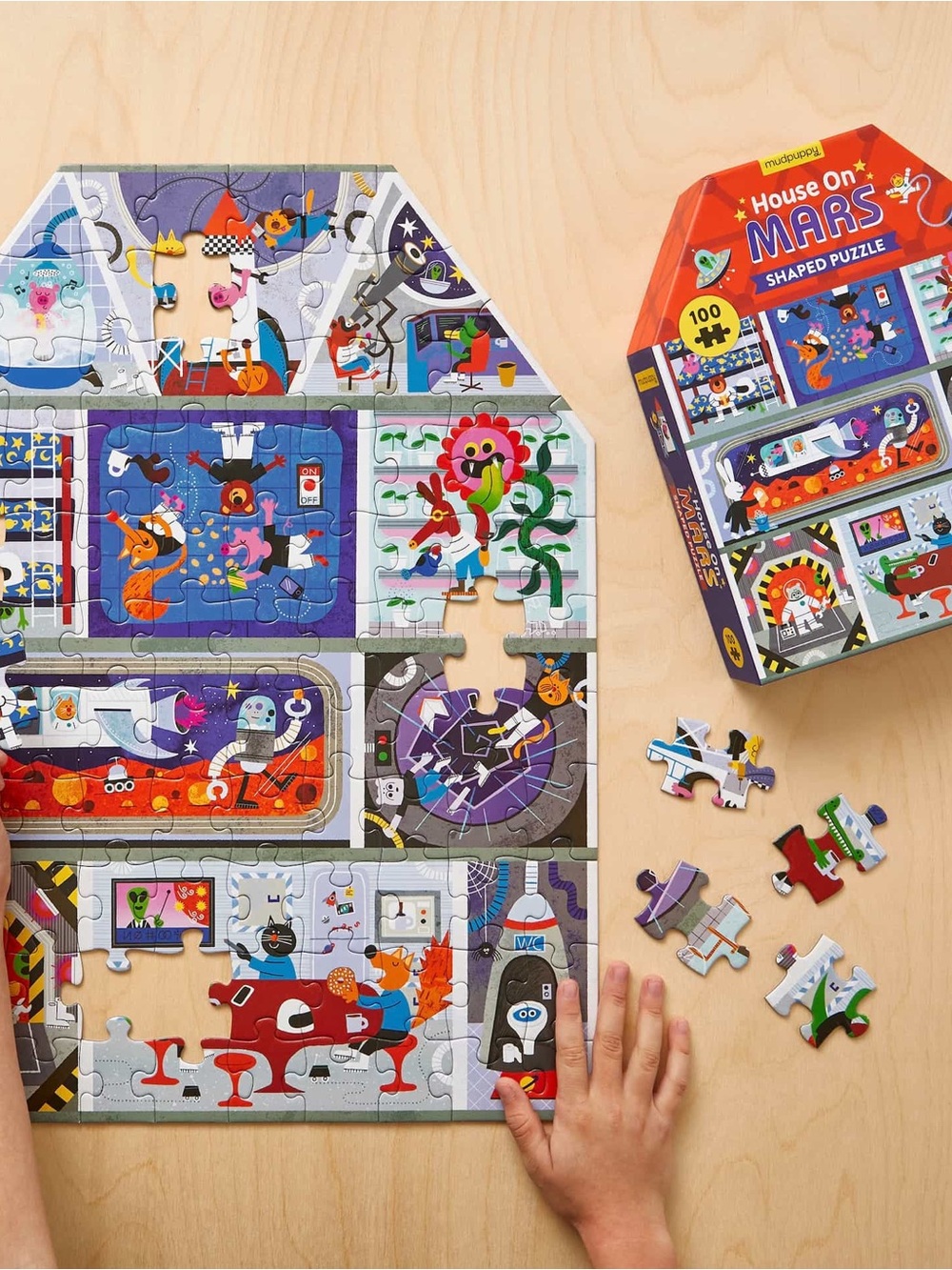 NWT Mudpuppy - House on Mars 100 Piece House-Shaped Puzzle